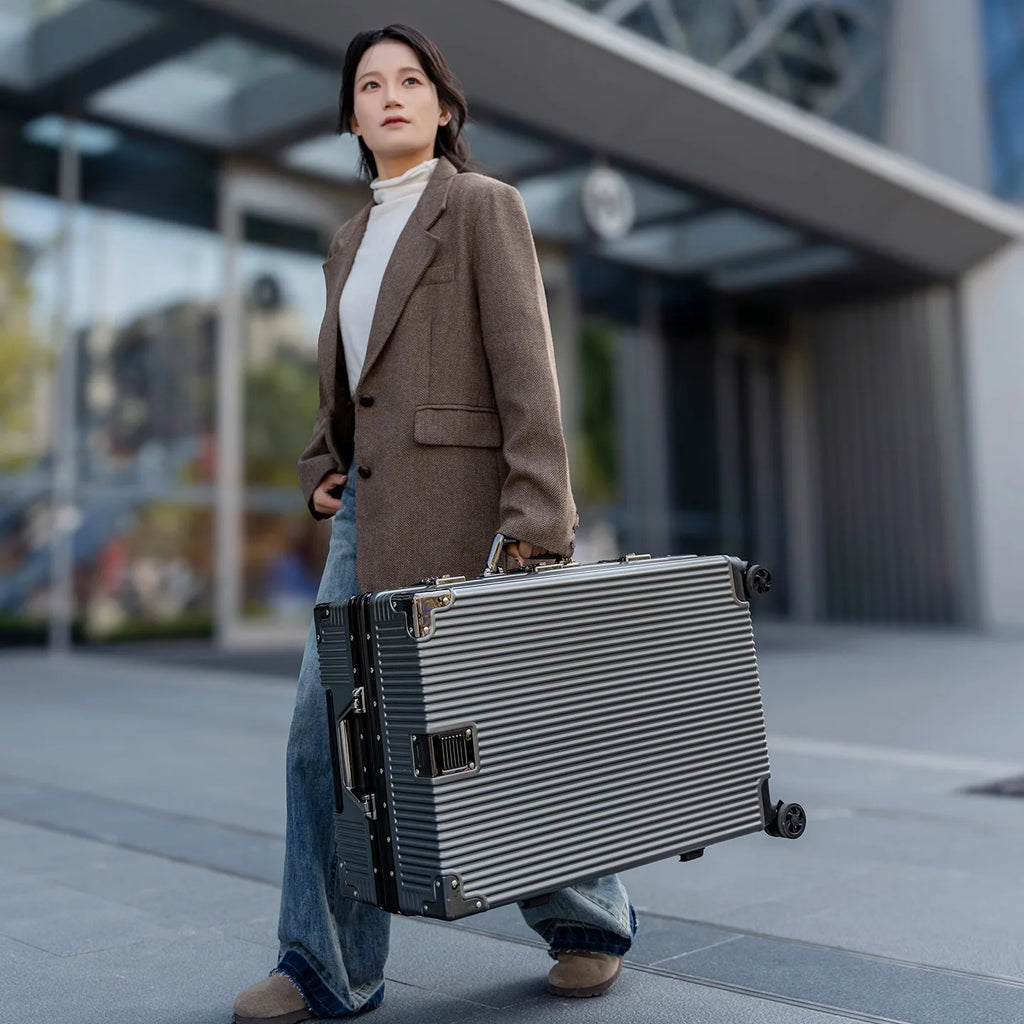 Aluminum frame suitcase